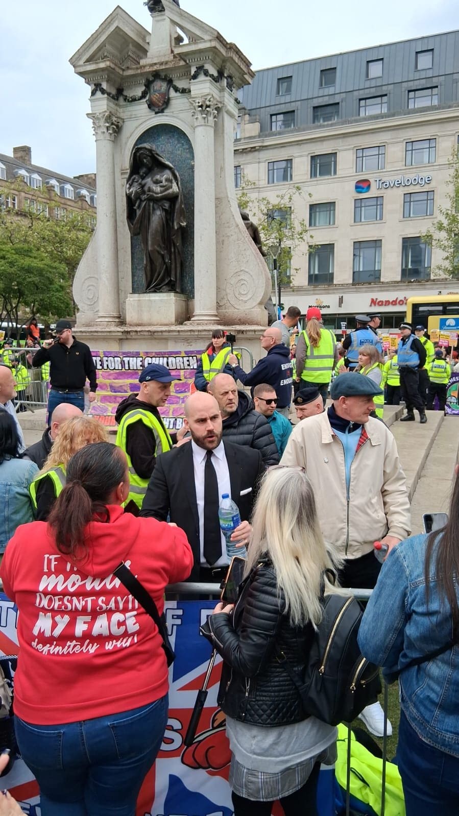 Tenconi does a runner as Manchester demo flops