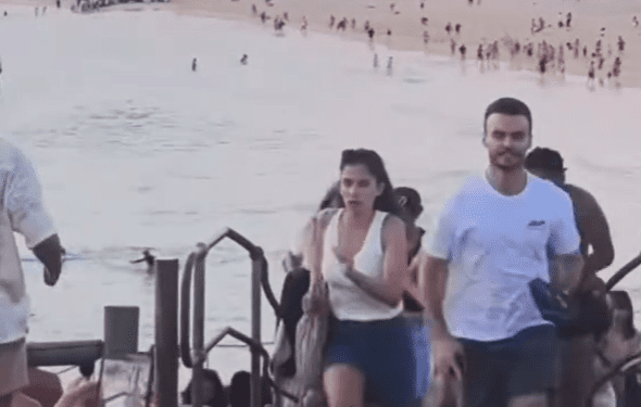 People flee Bondi Beach shooters
