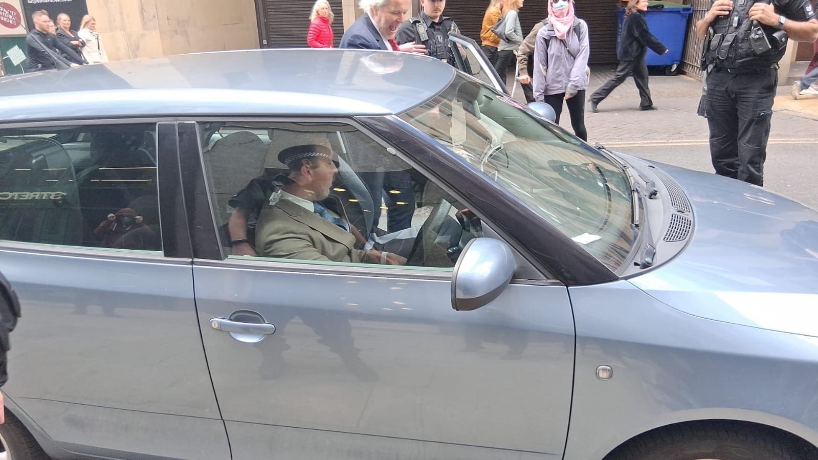 Manchester anti-fascists rout neo-nazi leaders in city centre humiliation